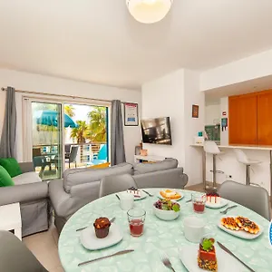 B06 - Top-floor Marina 2 Bed Appartement